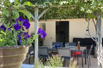 Gîte pour 2 personnes, avec terrasse et jardin à Orange