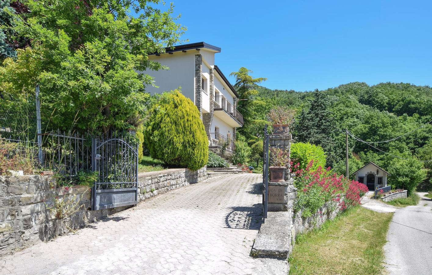 Ganze Ferienwohnung, Gartenwohnung mit Flussblick, Parkplatz, Küche - 2km nach Marecchia in Badia Tedalda, Alta Via dei Parchi