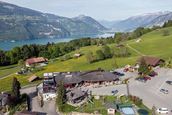 Hotel für 3 Personen, mit Terrasse und Ausblick sowie Seeblick in Aeschi bei Spiez