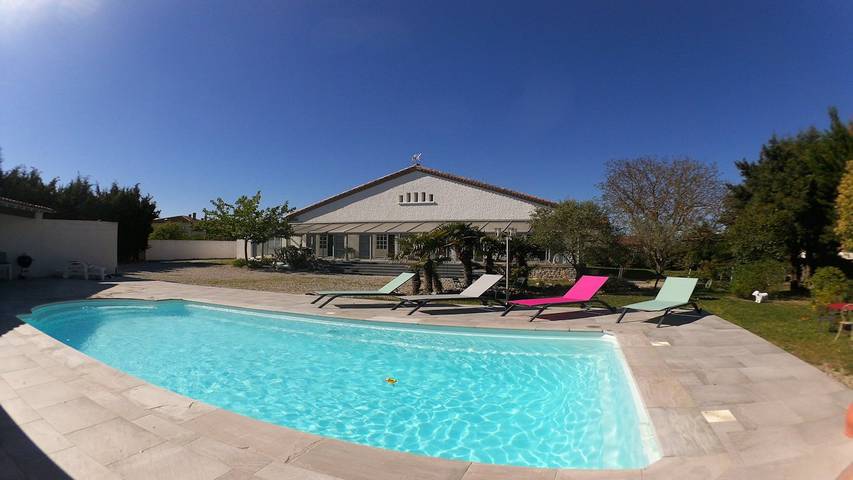 Chambre d’hôte pour 4 personnes, avec piscine et jardin