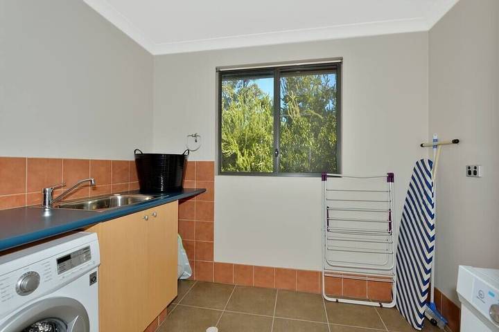 Holiday home for 10 people, with balcony in Mandurah