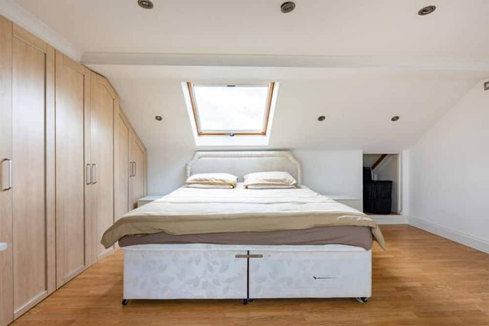 3 Beds, 2 Bath Family Home In London in Kingston upon Thames, London