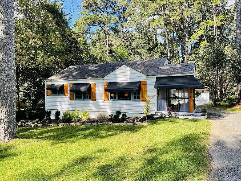 Adorable Smyrna | Vinings Bungalow minutes from The Battery, Buckhead, Midtown+! in Cobb County