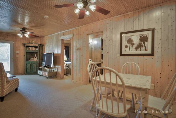 Vacation rental for 9 people, with pool and terrace in Lake Lure