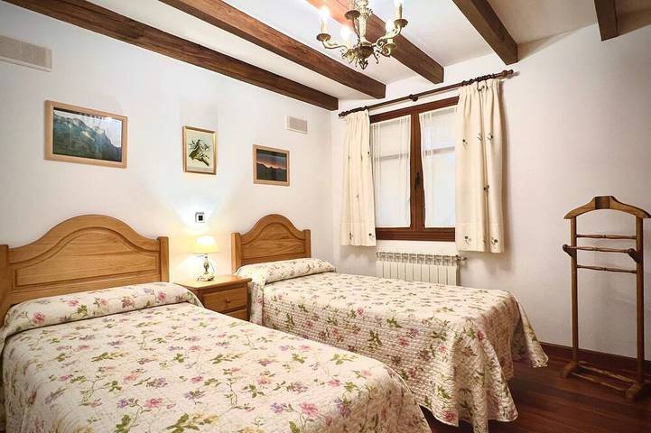 Casa Peña Prieta - V.R. El Canton in Vega de Liébana, Cordillera Cantábrica