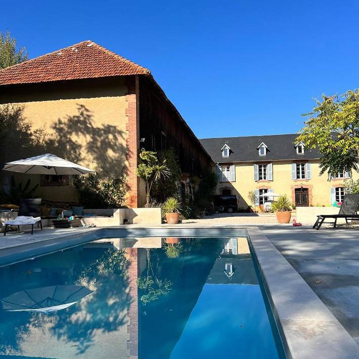 Cottage pour 2 personnes, avec vue ainsi que jardin et piscine à Libaros