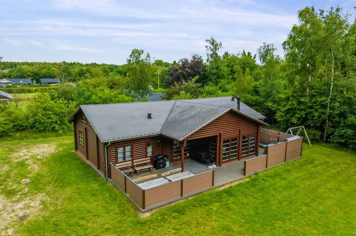 Ferienhaus für 12 Personen, mit Terrasse und Sauna sowie Whirlpool, mit Haustier - 1