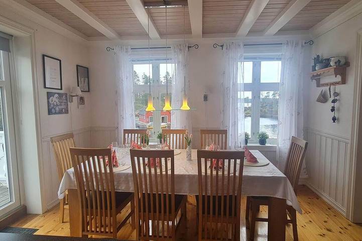 Ferienhaus für 11 Personen, mit Balkon und Whirlpool sowie Garten