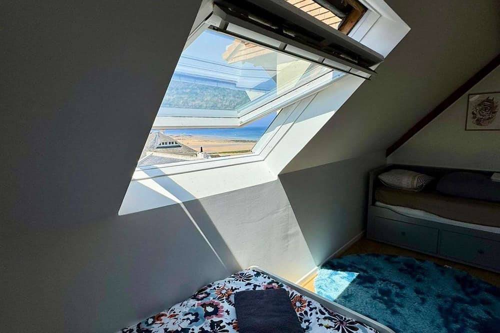 Entire apartment, Brèche Marais - Duplex on the seafront in Luc-sur-Mer, Caen region