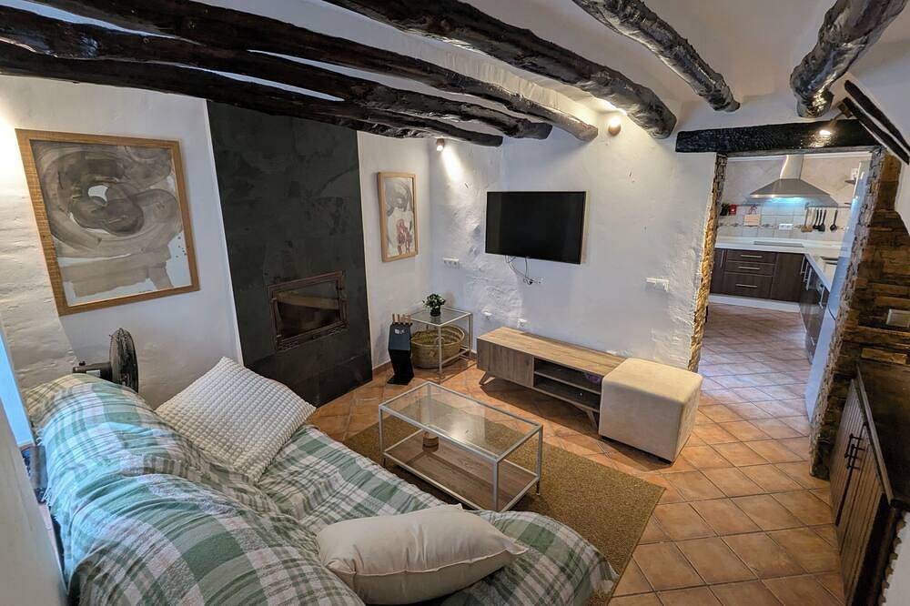 Townhouse with large terrace and mountain views in Málaga village in Villanueva del Rosario, Province de Málaga