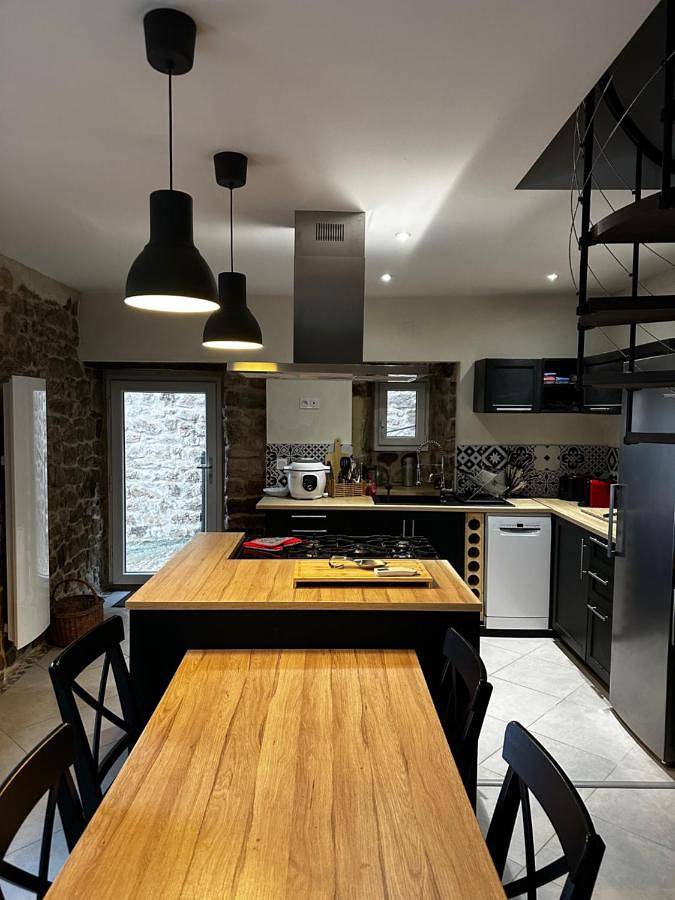 Location de vacances pour 4 personnes, avec vue ainsi que jardin et terrasse à Chalencon - 3