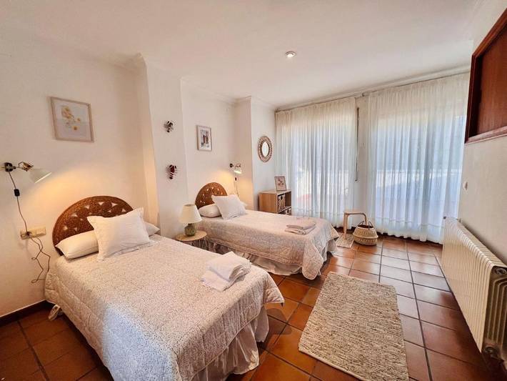 Location de vacances pour 6 personnes, avec terrasse et vue, animaux acceptés à Colera - 2