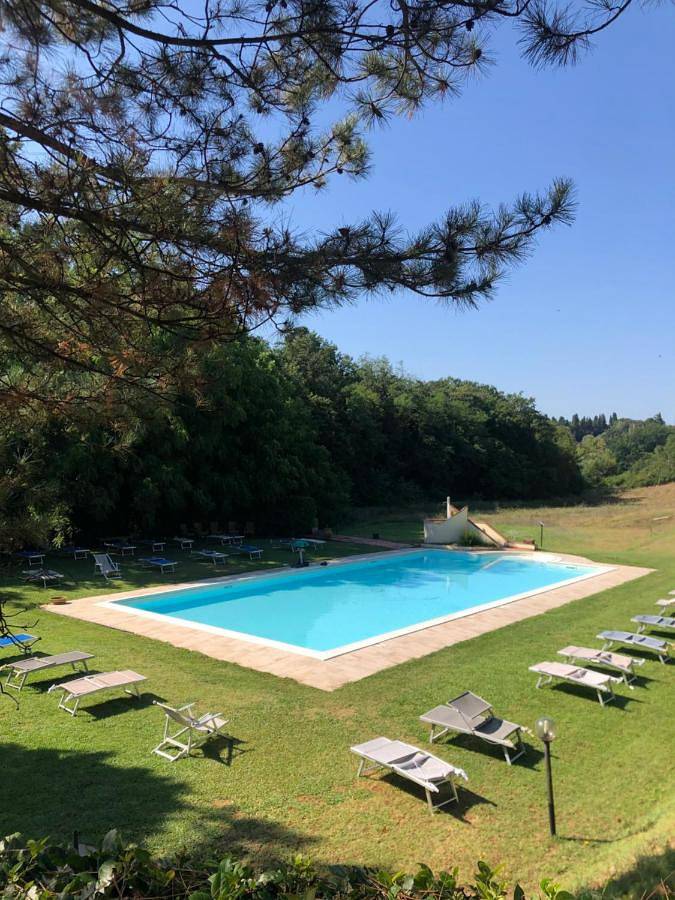 Agriturismo per 3 persone, con Terrazza e Giardino nonché Piscina e Panorama in Provincia di Prato