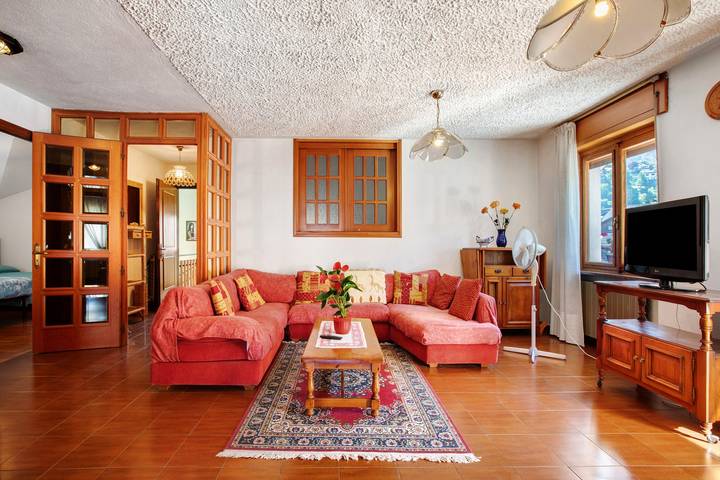 Appartamento intero, Appartamento 'Casa Lella Clemy' con vista sulle montagne, balcone e Wi-Fi in Aymavilles, Comune di Aymavilles