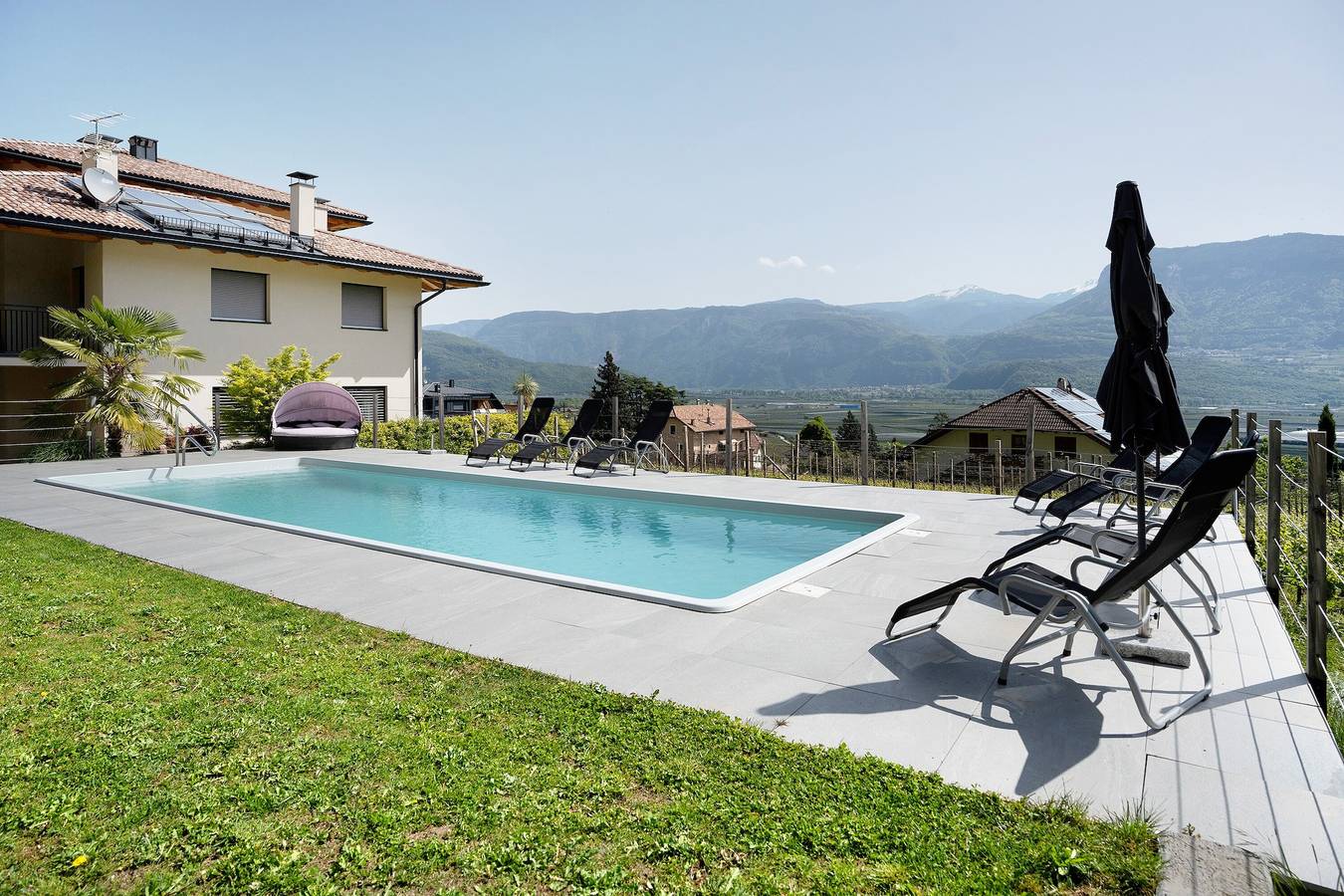 Entire apartment, Apartment 'Bacchushof Cabernet' with Mountain View, Balcony and shared Pool in Tramin an der Weinstraße, Nonsberg Group