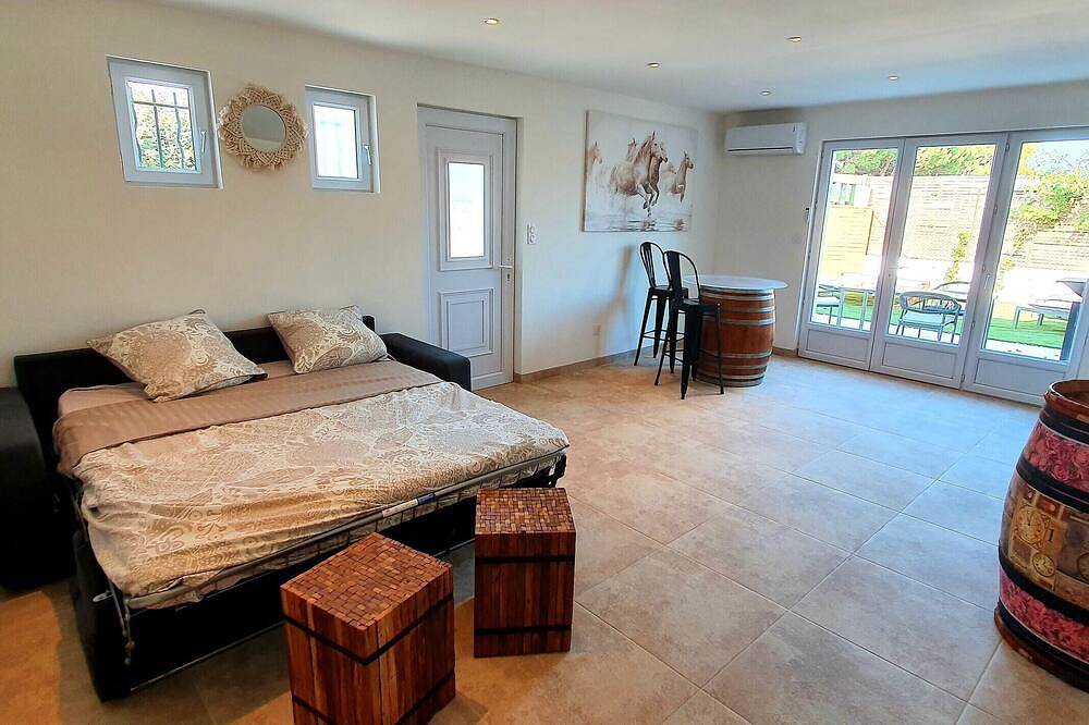 Entire apartment, Marselan - Mas des Jeux Holiday Homes in Saint-Laurent-d'Aigouze, Nimes region