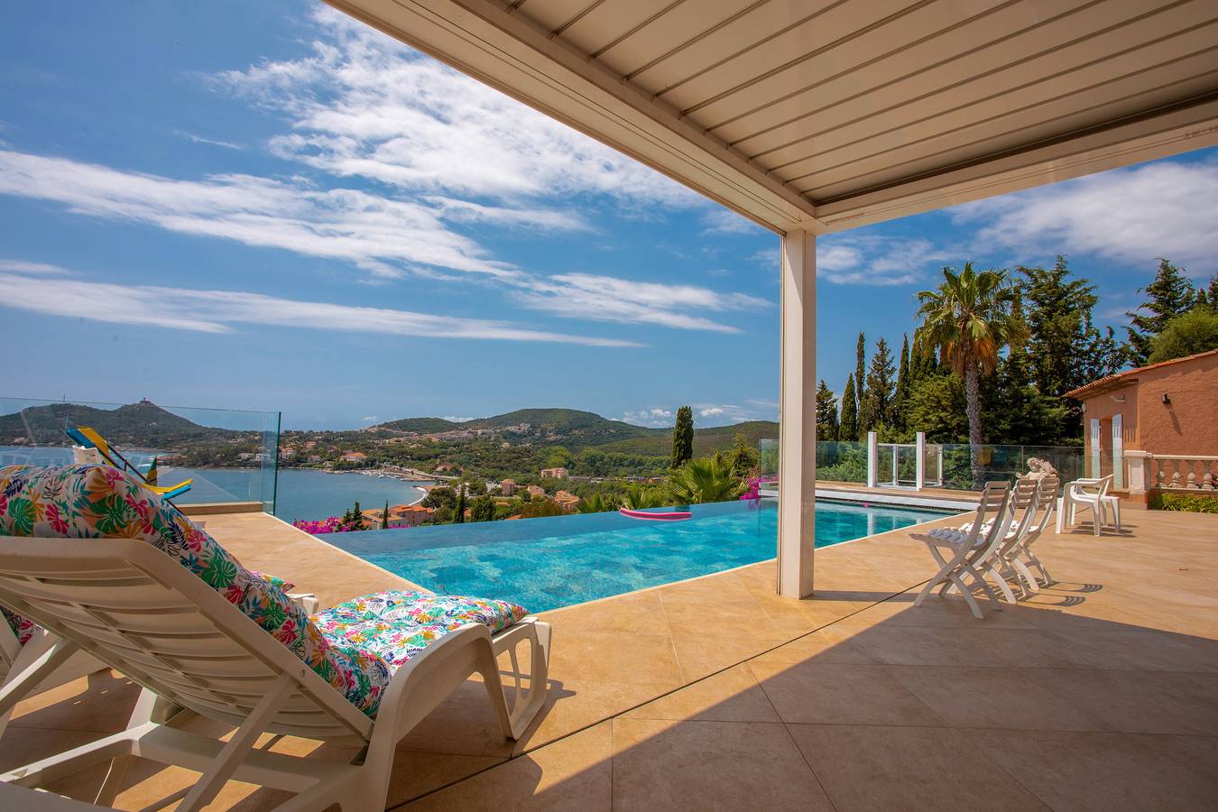 Ganzes Studio, Studio 'La Palmeraie' mit Meerblick, Wi-Fi und Klimaanlage in Agay, Saint-Raphaël