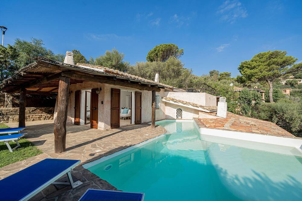Villa Nemea: typisch sardisches Haus, Salzwasserpool, tolle Aussicht in Torre delle Stelle, Maracalagonis