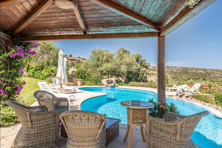 Villa für 10 Personen, mit Balkon und Whirlpool sowie Terrasse und Garten