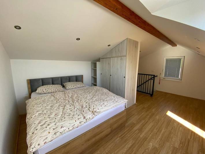 Gîte pour 6 personnes, avec terrasse ainsi que sauna et vue, animaux acceptés à Velike Lašče - 4