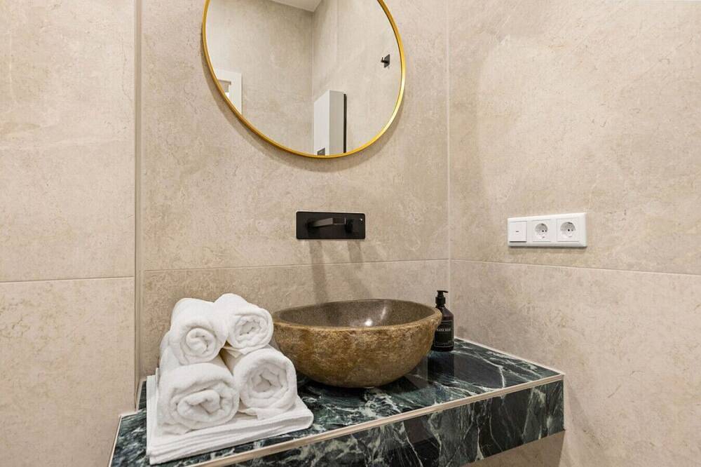 Ganze Wohnung, New | Luxus Studio | Center | Netflix | Kingbed in Augsburg-Innenstadt, Augsburg