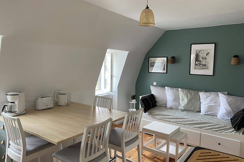 Appartement entier, Bel appartement de 4 personnes au sein d'un ancien hôtel rénové in Espinchal, Parc naturel régional des Volcans d'Auvergne