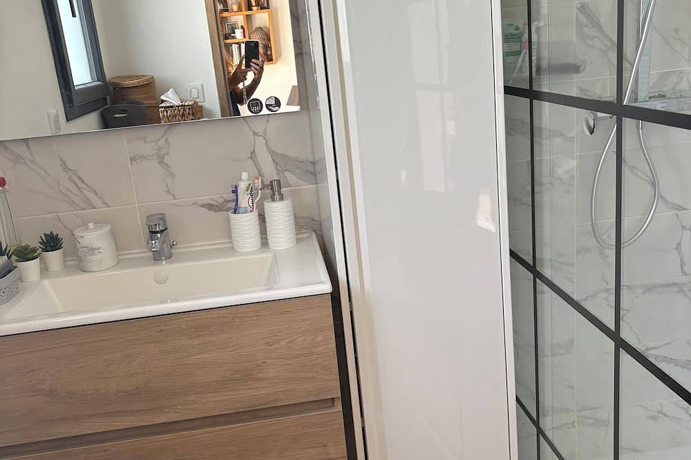 The house is modern,  everything to make you feel comfortable. in Salon-de-Provence, Aix-en-Provence region