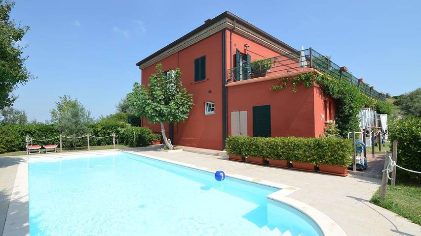 Appartamento per 4 persone, con piscina e giardino in Coriano