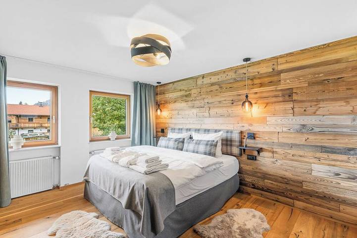 Ferienwohnung für 6 Personen, mit Balkon und Pool sowie Sauna und Garten in Reit im Winkl