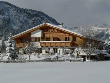 Ferienwohnung für 2 Personen, mit Balkon und Garten sowie Sauna und Ausblick, kinderfreundlich in Tannheimer Tal
