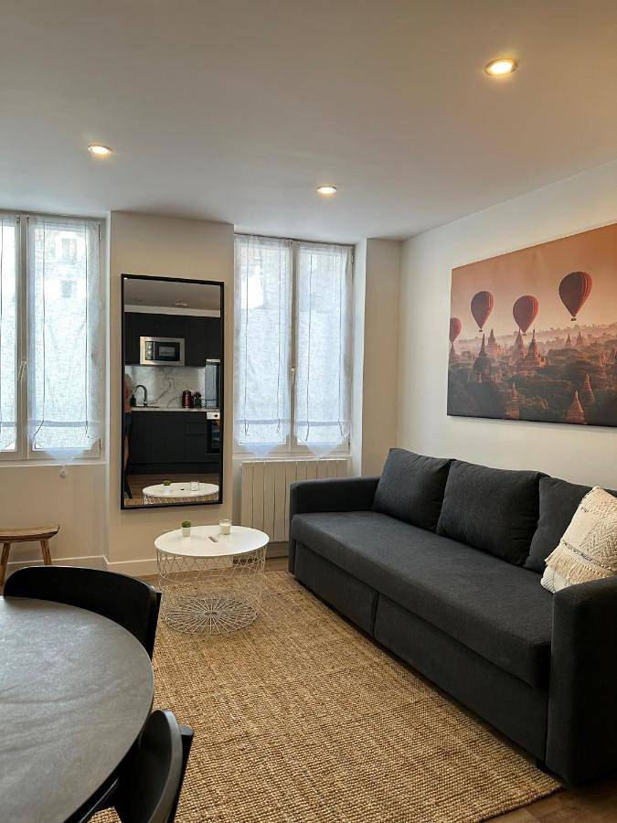 Appartement entier, Idyllique T2 tout confort avec sa terrasse ensoleillée in La Ferté-Gaucher, Seine-et-Marne