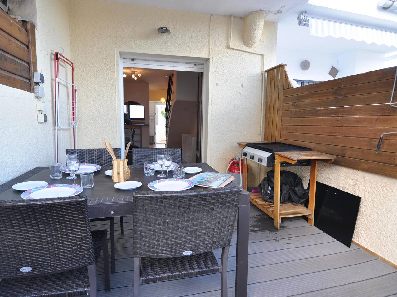 Charmante maison à Roses, Costa Brava, proche plage, 2 chambres, terrasse, jardin, Bbq, climatisation. in Santa Margarida, Roses