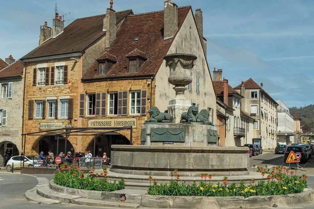 Waterfront studio in Arbois in Arbois, Jura
