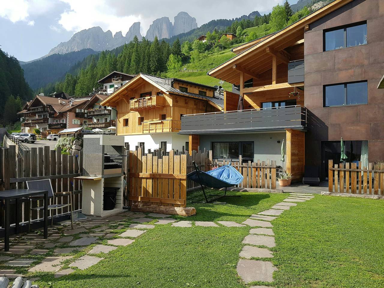 Geheel appartement, Appartement in de Dolomieten met panoramisch uitzicht in Campitello di Fassa, Dolomiti Superski