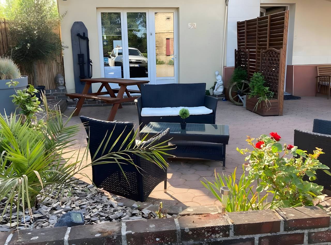 Bed and Breakfast 'À La Ferme 2 Pers' with Shared Terrace and Wi-Fi in Forest-Montiers, Abbeville region