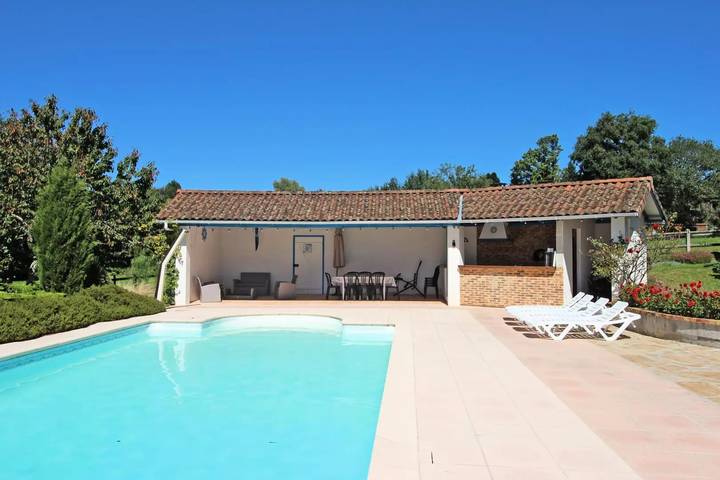 Gîte pour 6 personnes, avec piscine et jardin à Ambazac - 4