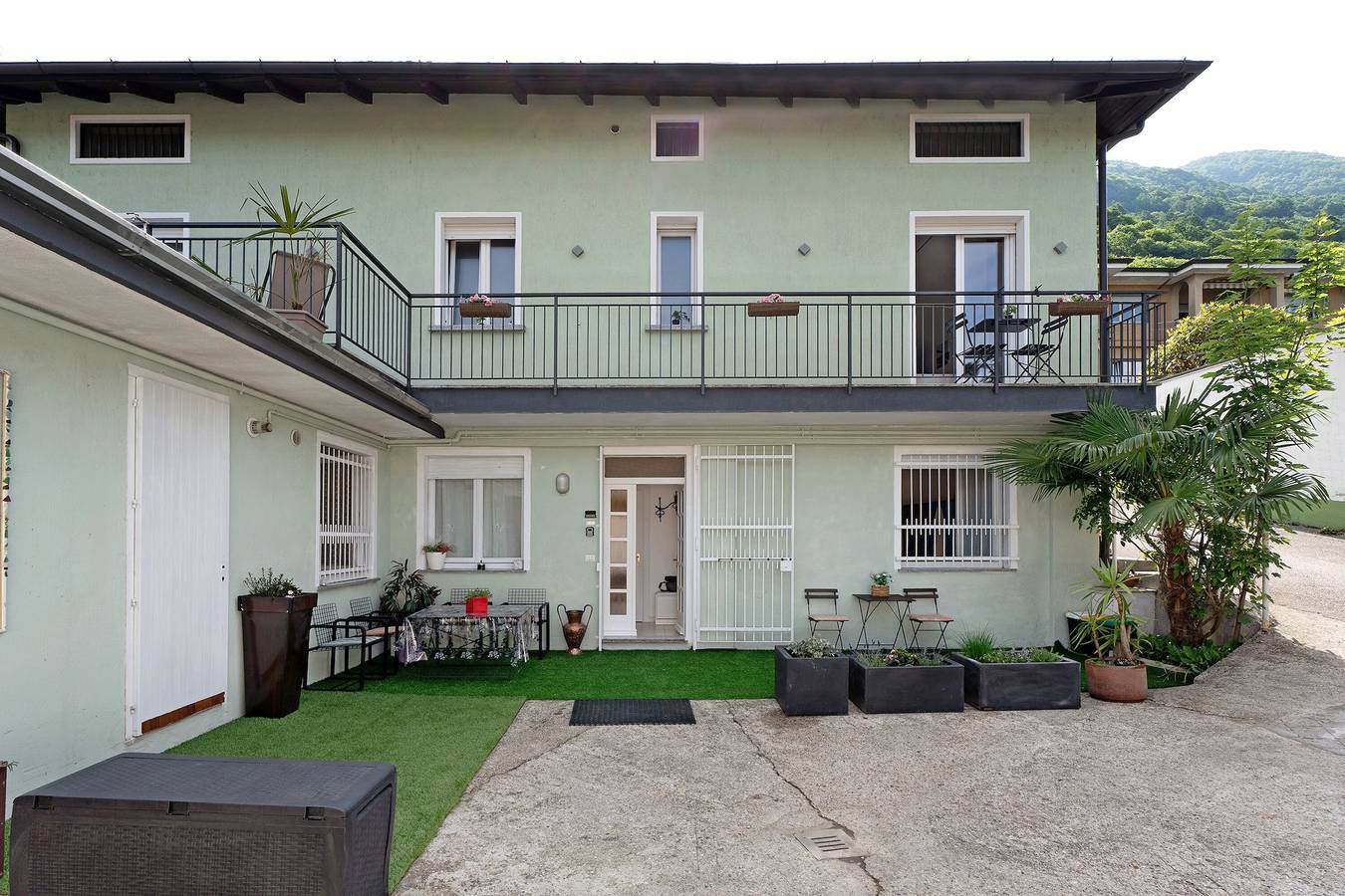 Ferienhaus 'Lago Leo' mit Bergblick, privater Terrasse und Wlan in Omegna, Ortasee