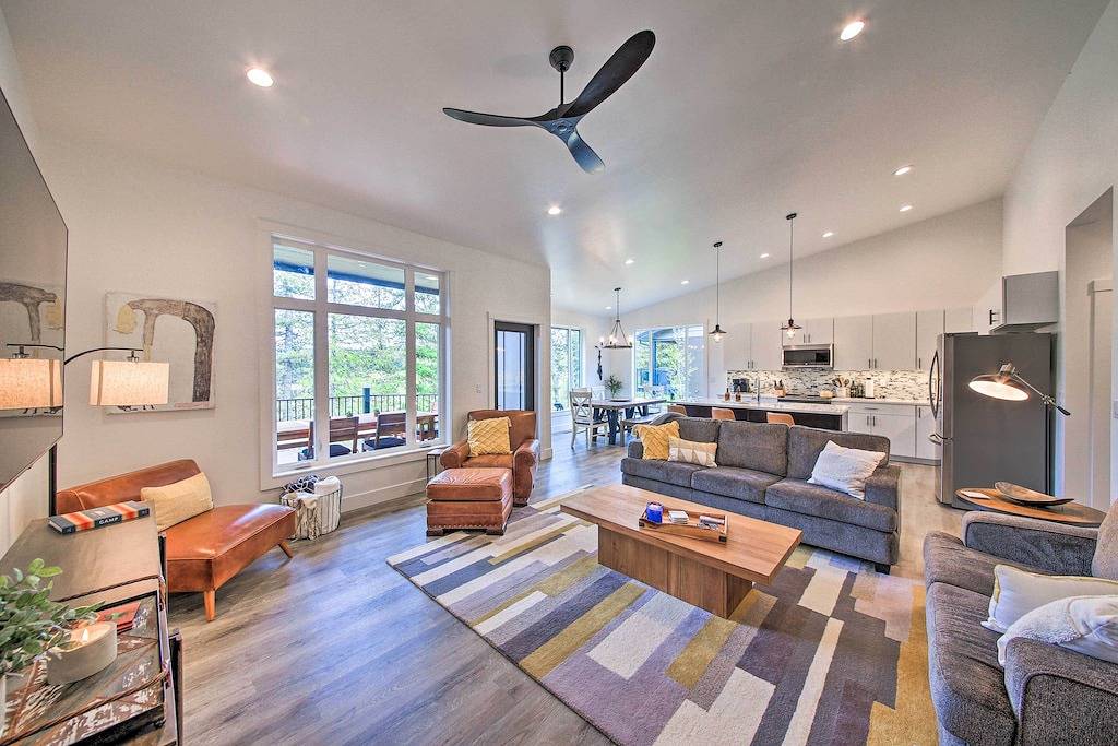 Elegant Priest Lake Townhome ~ 1 Mi From Lake in Kaniksu Nationalwald