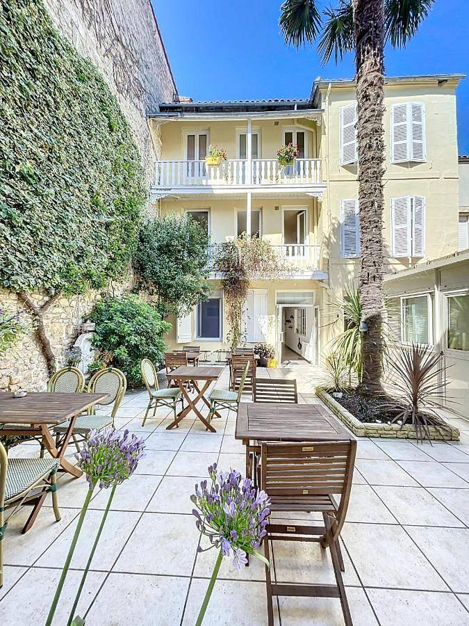 Hôtel pour 3 personnes, avec Terrasse ainsi que Jardin et Vue
