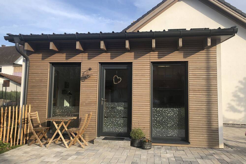 Ganze Wohnung, Ferienwohnung mit 30qm, Schlaf- und Wohnbereich, max. für 2 Personen in Friesenheim, Mittlerer Schwarzwald