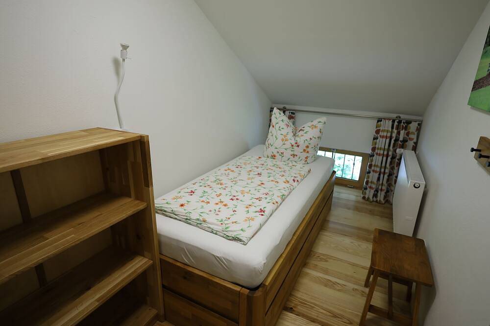 Ganze Wohnung, Ferienwohnung Kleeblatt, 2-6 Personen, 3 Schlafzimmer, 63m² in Chieming, Chiemsee