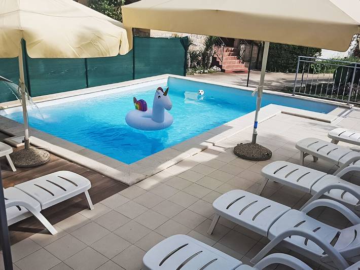 Ferienhaus für 8 Personen, mit Terrasse und Garten sowie Pool in Rakotule