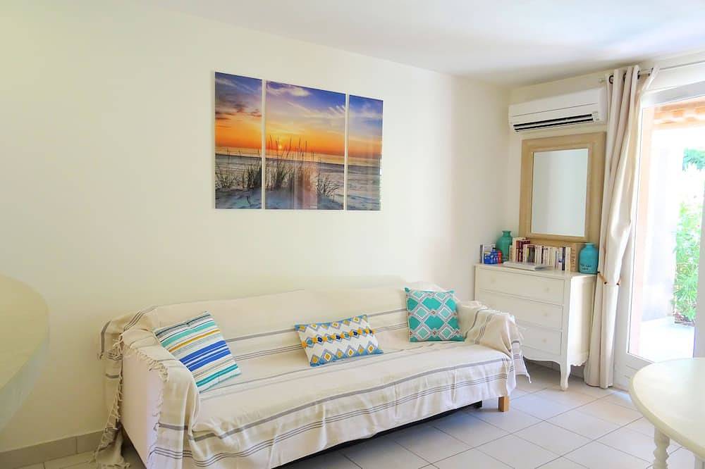 Geheel appartement, Mooi appartement vlakbij het strand met privétuin, rustig, parkeren, airconditioning, Wifi in La Nartelle, Sainte-Maxime