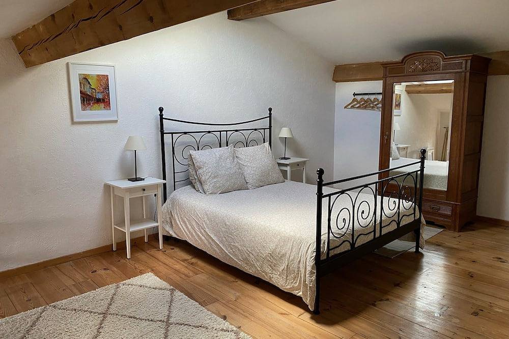 Characterful 3 bedroom house with large garden and pool. in Lafage, Carcassonne und Umgebung