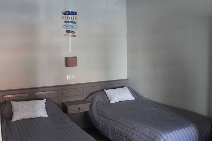 Ganze Wohnung, Newly renovated apartment, located 50 meters from the sea, with swimming pool. in Sant Adrià de Besòs, Barcelonès