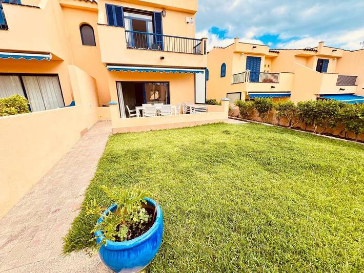 Chalet para 4 personas, con jardín y piscina para niños además de vistas y piscina en Maspalomas