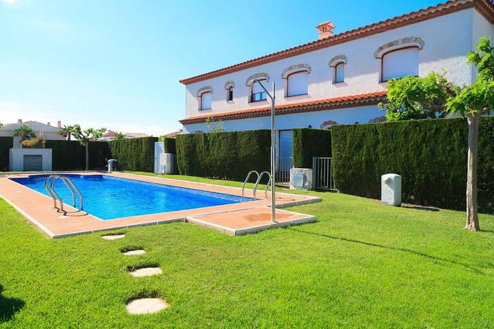 Location de vacances pour 7 personnes, avec piscine et jardin, animaux acceptés dans l'Hospitalet de l'Infant - 4