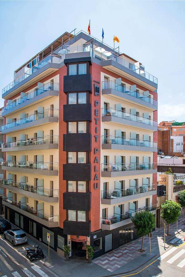 Petit Palau - Adults Only in Els Pins Blanes, Blanes
