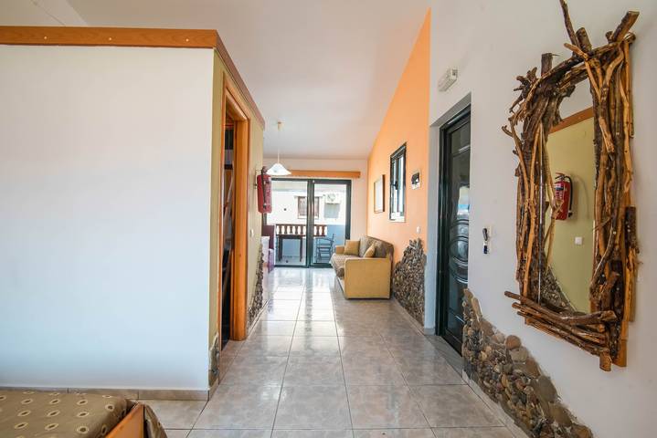Hel studio-lejlighed, Studio 'Mirage Arillas Studio Type A5' next to Beach with Balcony, Shared Pool & Wi-Fi in Arillas, Korfu