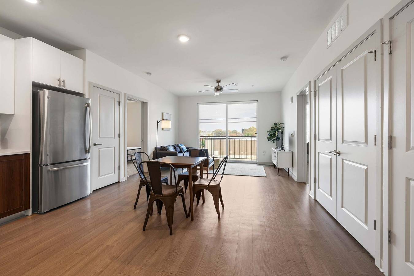 Geheel appartement, Modern Nulu 2Br Cozysuites in Louisville, Jefferson County (KY)
